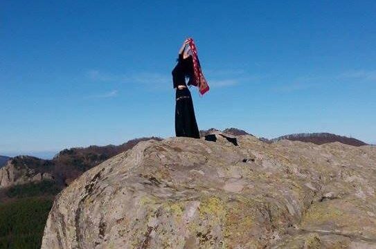 История за черната пола и черно-белия живот